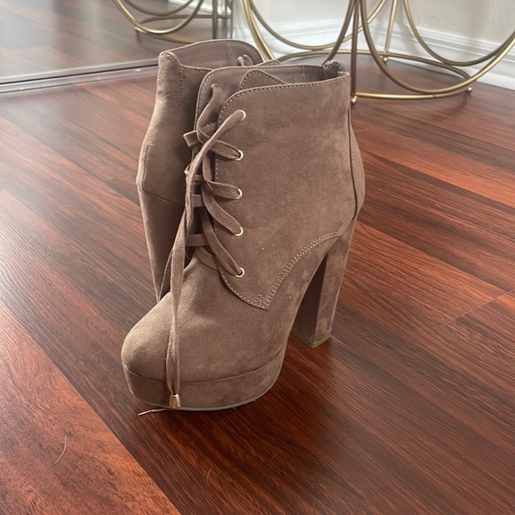 Forever 21 suede booties - Picture 1 of 2